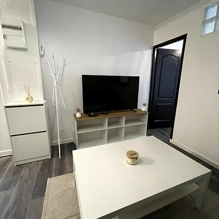 1 En Centre Apartment *