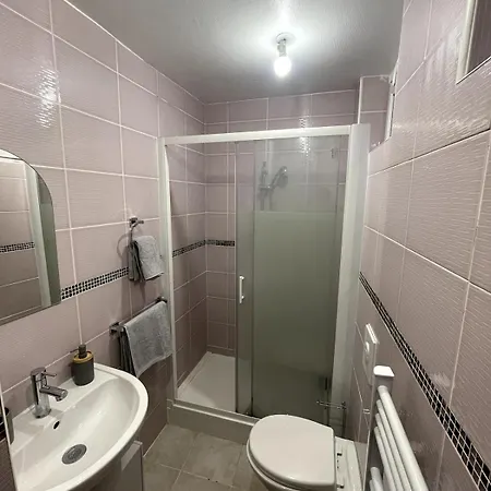 1 En Centre Apartment